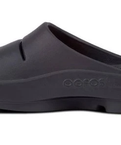 OOFOS OOahh Slide - 1100-BLK -New balance-shop 1100BLK shot4 932x680 2593cf71 da53 4168 8b07 b4f5fc2a79b7