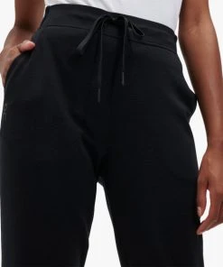 On Women’s Sweat Pants (Black) -New balance-shop 1466A424 CADE 428F 9CB2 95861293EF36