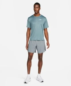 Nike Men's DRI-FIT Stride 7" 2-in-1 Shorts (084 - Smoke Grey/Dark Smoke Grey/Reflective Silver) -New balance-shop A0F32A6B 1151 4183 ACFC F74469047FCA