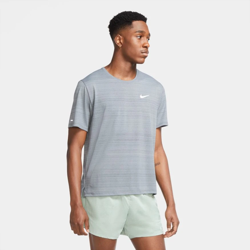Nike Men's DRI-FIT Miler Short Sleeve (084 - Smoke Grey/Reflective Silver) 1 Nike Men's DRI-FIT Miler Short Sleeve (084 - Smoke Grey/Reflective Silver)