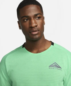 Nike Men's DRI-FIT Trail Solar Chase Short-Sleeve Running Top (363 - Spring Green/Gridiron) -New balance-shop DV9305 363 C PREM 2000