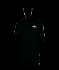 Nike Men's DRI-FIT Trail Solar Chase Short-Sleeve Running Top (363 - Spring Green/Gridiron) -New balance-shop DV9305 363 F PREM 2000