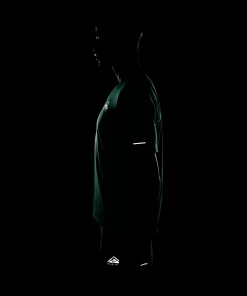 Nike Men's DRI-FIT Trail Solar Chase Short-Sleeve Running Top (363 - Spring Green/Gridiron) -New balance-shop DV9305 363 G PREM 2000