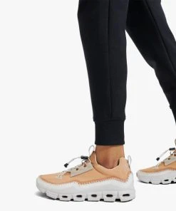 On Women’s Sweat Pants (Black) -New balance-shop E4F2A841 8BDC 49C9 9AF8 7A2DEB85A04F