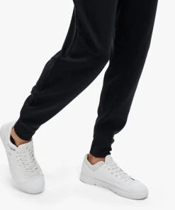 On Men’s Sweat Pants (Black) -New balance-shop EE025D79 66B8 405B 9268 0B9635D4C72F