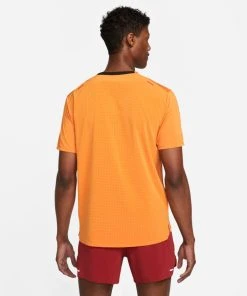 Nike Men’s DRI-FIT Rise 365 Trail Running Short Sleeve (738 - Light Curry/Habanero Red) -New balance-shop F25A83CF F834 44EC 8A61 0EA028F8AE72