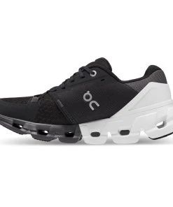 On Running Women's On Cloudflyer 4 - 71.98671 7 On Running Women's On Cloudflyer 4 - 71.98671 -New balance-shop SmallJPEG 71.98671 cloudflyer 4 fw22 black white w g4